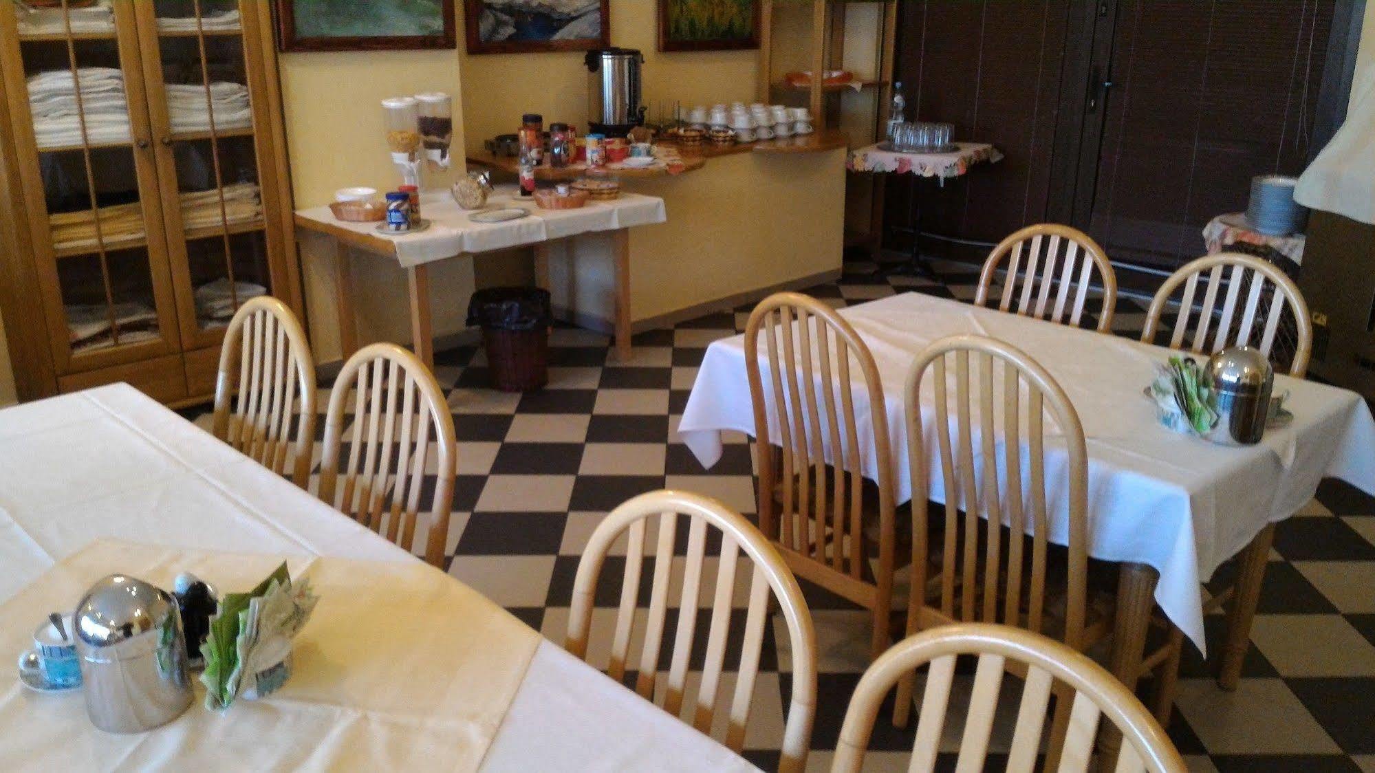 Villa Centrum With Access Kitchen (Adults Only) Zielona Gora  Bagian luar foto